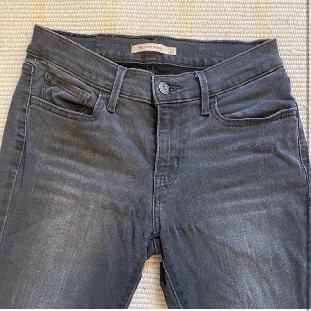 Levi’s gray skinny jeans
